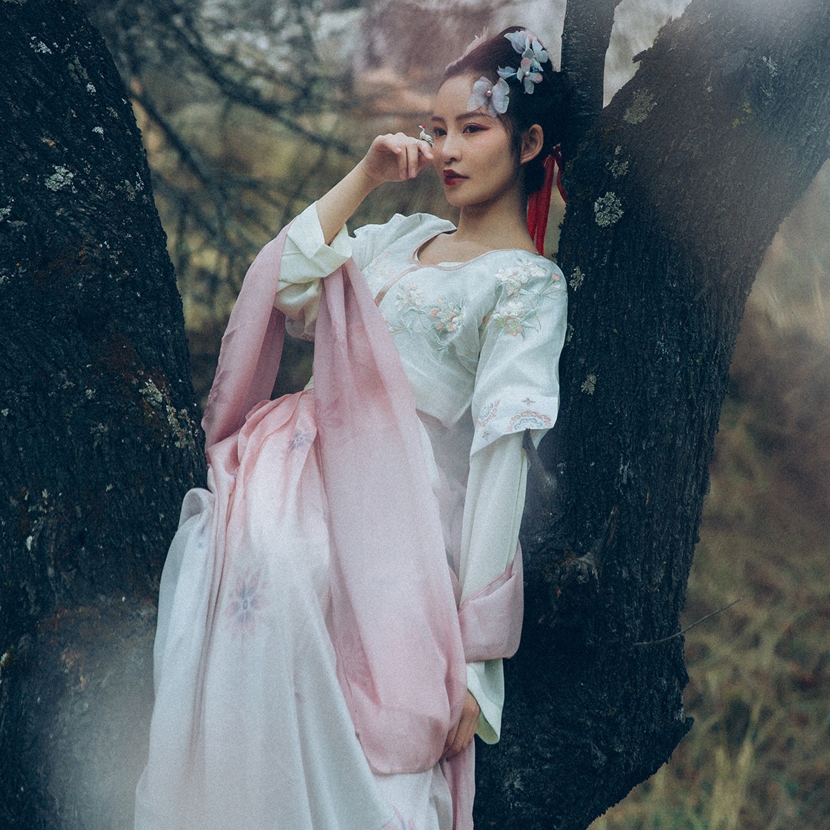 三款魏晉風(fēng)優(yōu)雅漢服，配上清新脫俗的你