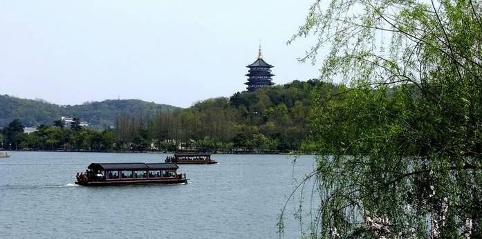 踏青尋色，春風(fēng)十里不如你