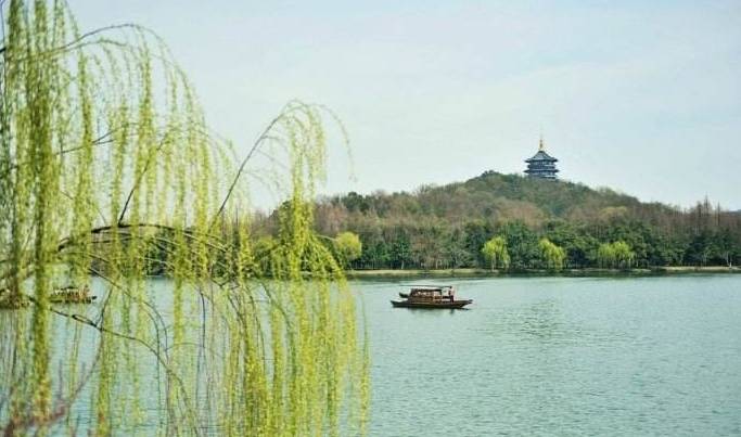 踏青尋色，春風(fēng)十里不如你