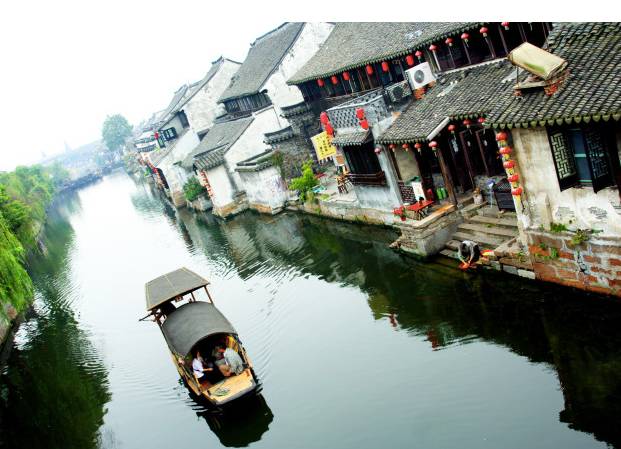 踏青尋色，春風(fēng)十里不如你