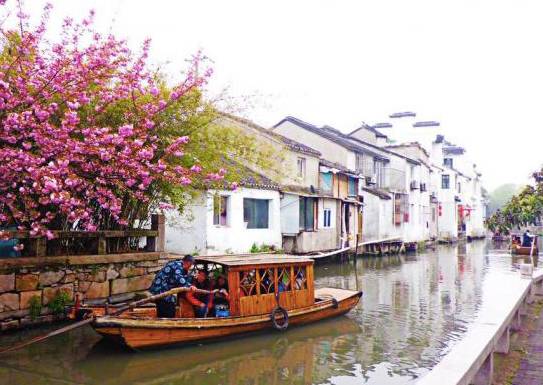 踏青尋色，春風(fēng)十里不如你