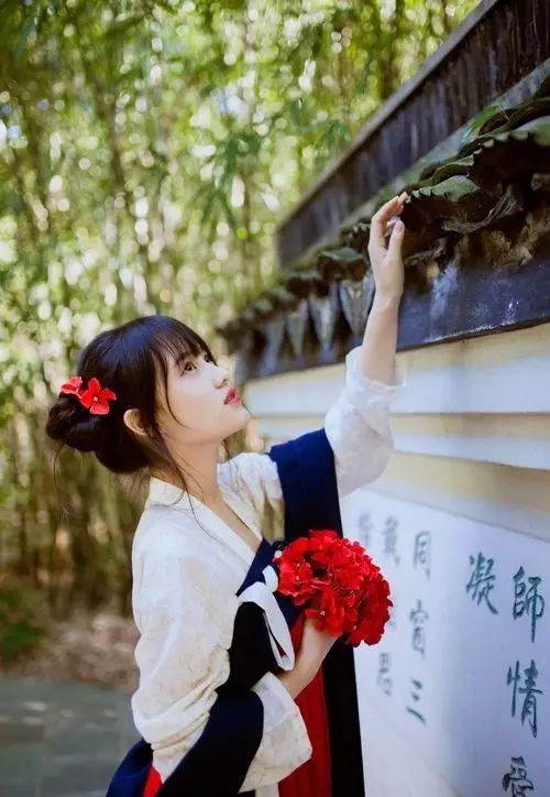 古裝攝影，山際見來煙，竹中窺落日