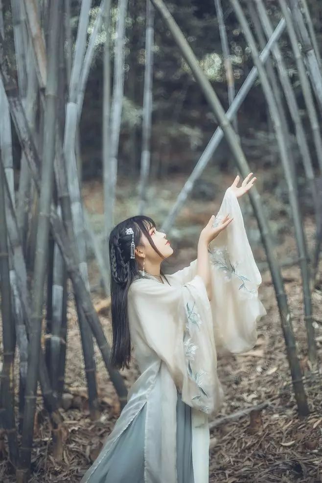 古裝攝影，山際見(jiàn)來(lái)煙，竹中窺落日