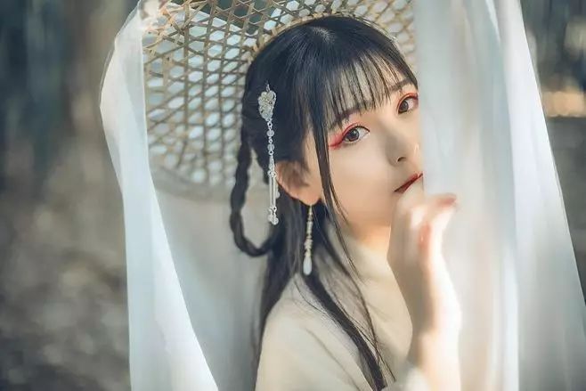 古裝攝影，山際見(jiàn)來(lái)煙，竹中窺落日