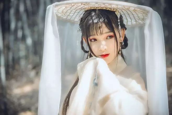 古裝攝影，山際見(jiàn)來(lái)煙，竹中窺落日