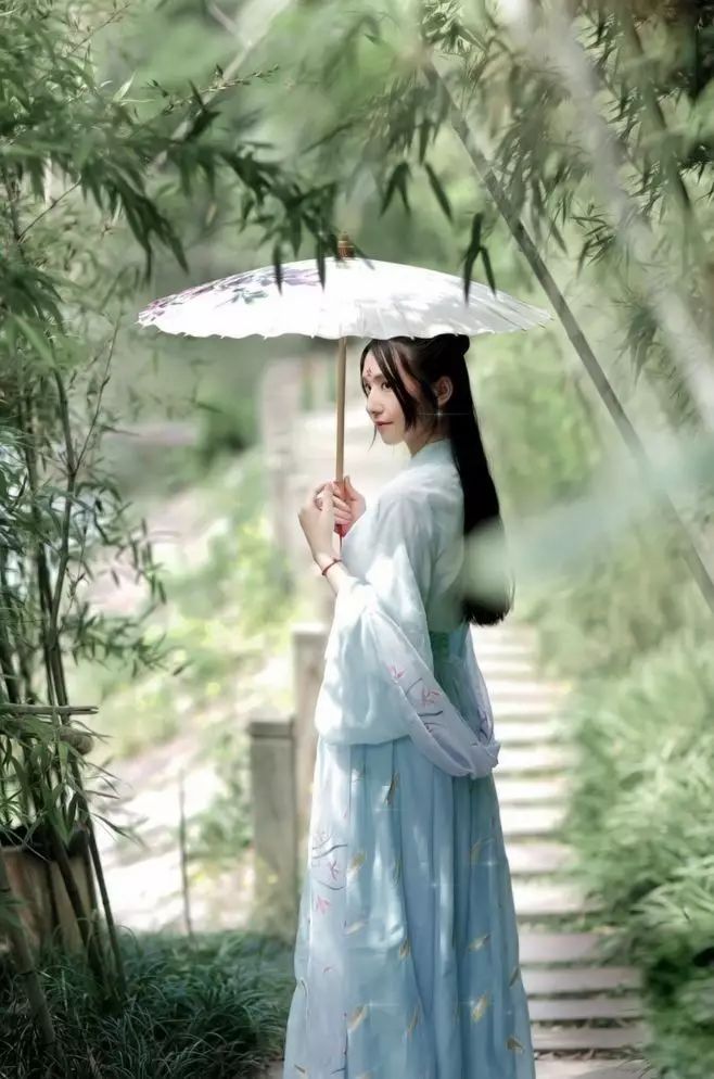 古裝攝影，山際見(jiàn)來(lái)煙，竹中窺落日