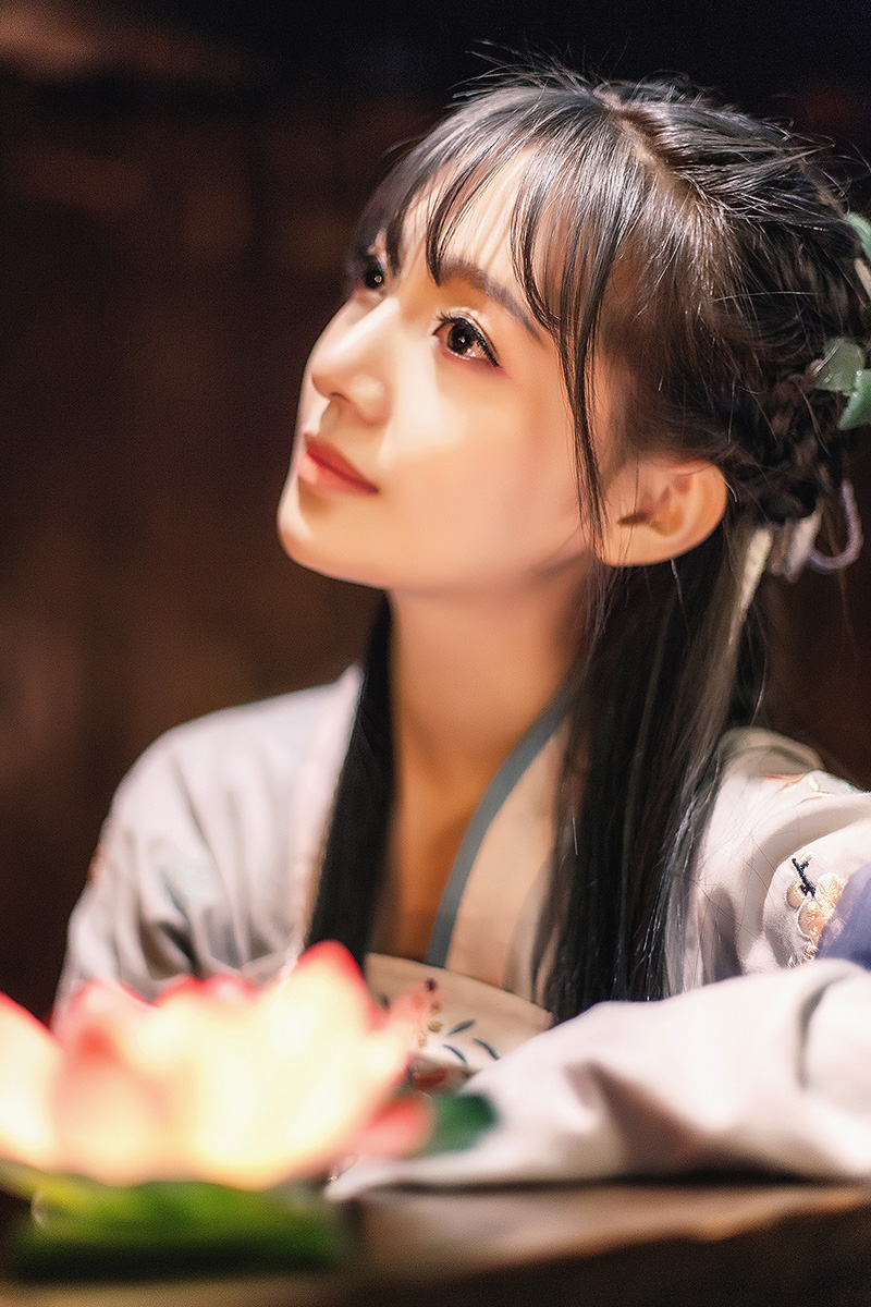 齊胸古風(fēng)繡花裙?jié)h服，清新淡雅漢服圖片