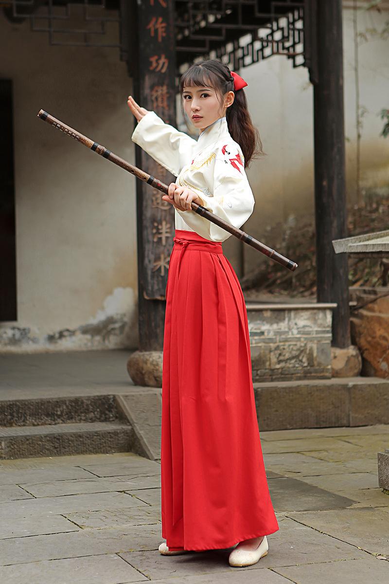 古風(fēng)俠女漢服，龍紋羿射中國(guó)紅漢服