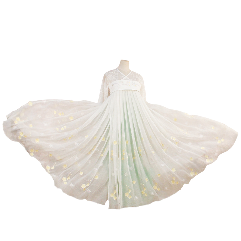 精美繡花漢服，端莊大氣漢服