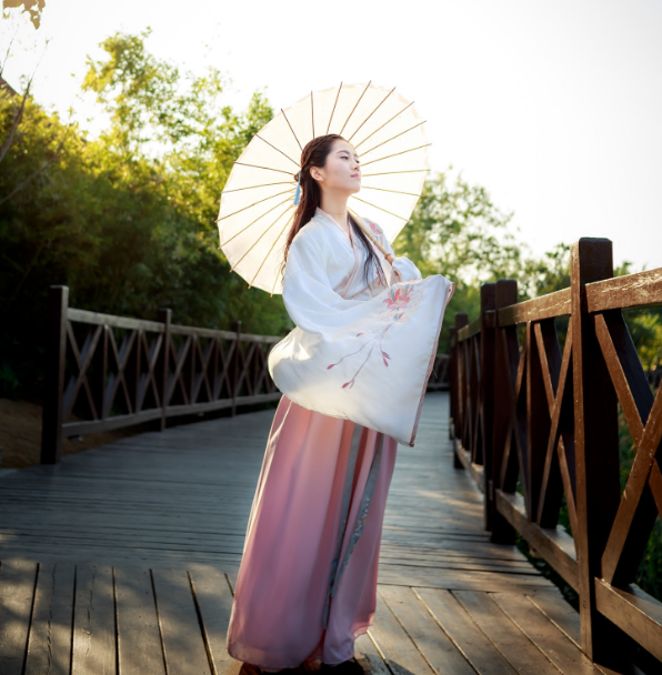 襦裙齊胸古裝漢服，給你帶來(lái)優(yōu)雅的美