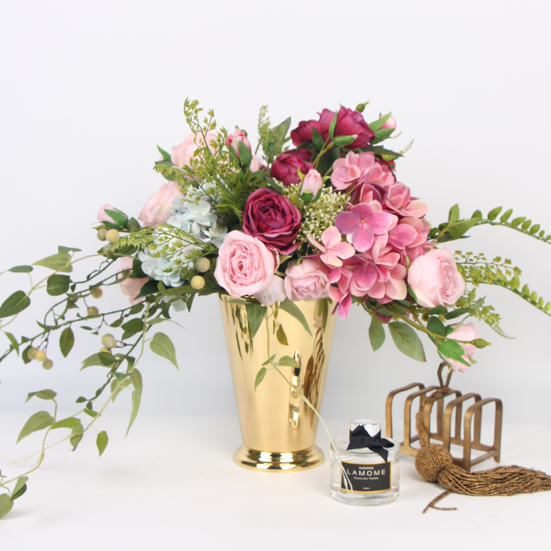 花藝的美，雨露中的花藝