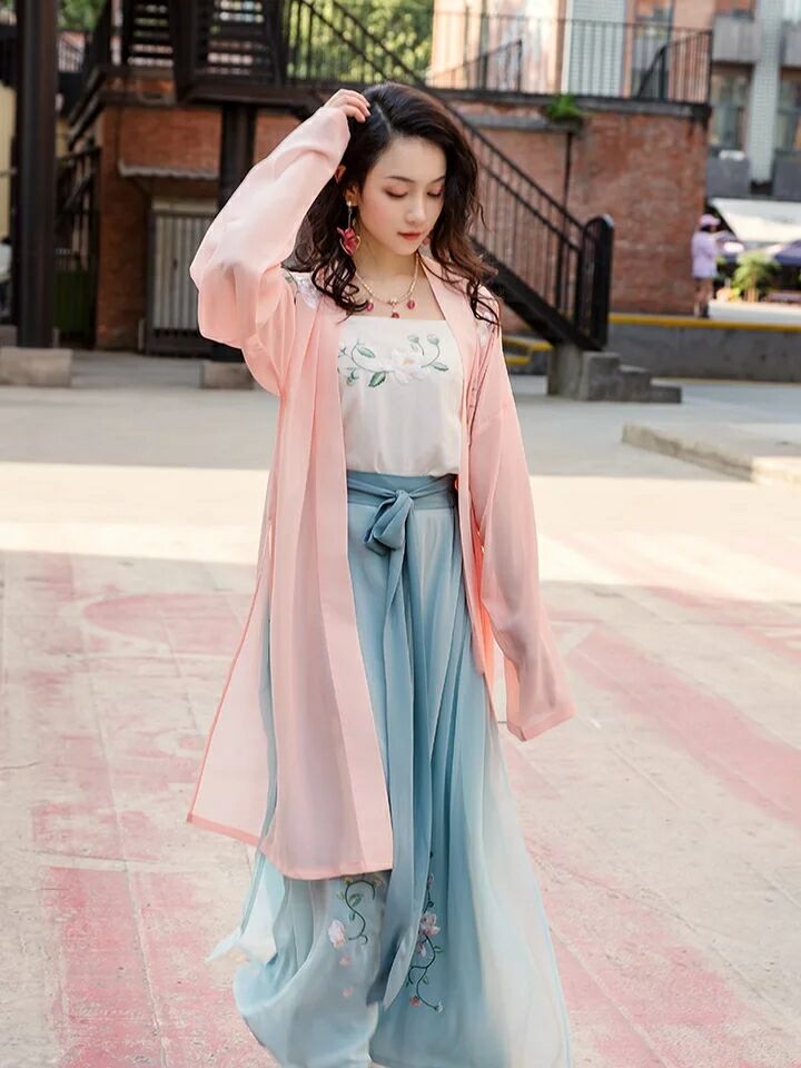 玉簟傳統(tǒng)漢服，福連文苑刺繡古裝圖片