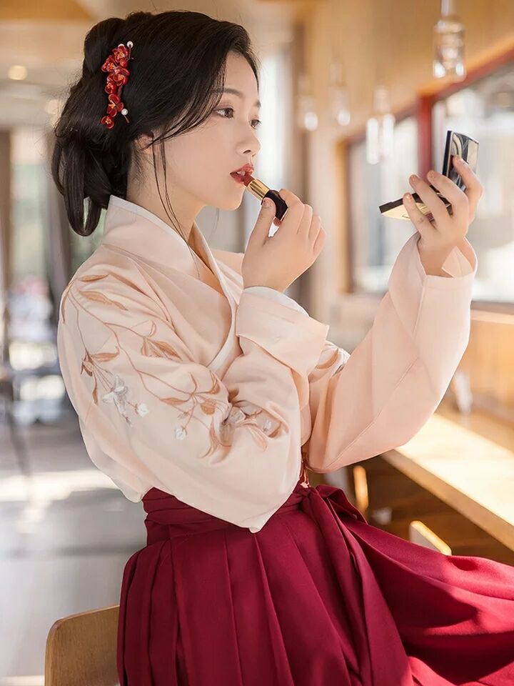 行香子福連文苑漢服，優(yōu)雅絕代風(fēng)華