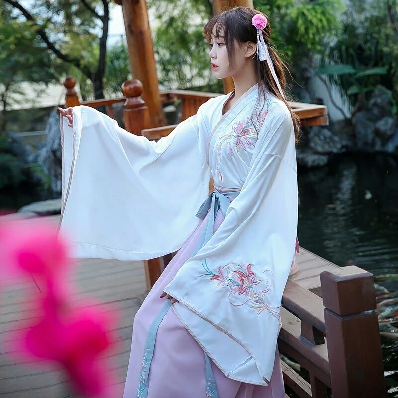 交領(lǐng)襦裙?jié)h服，粉紅清新淡雅漢服圖片