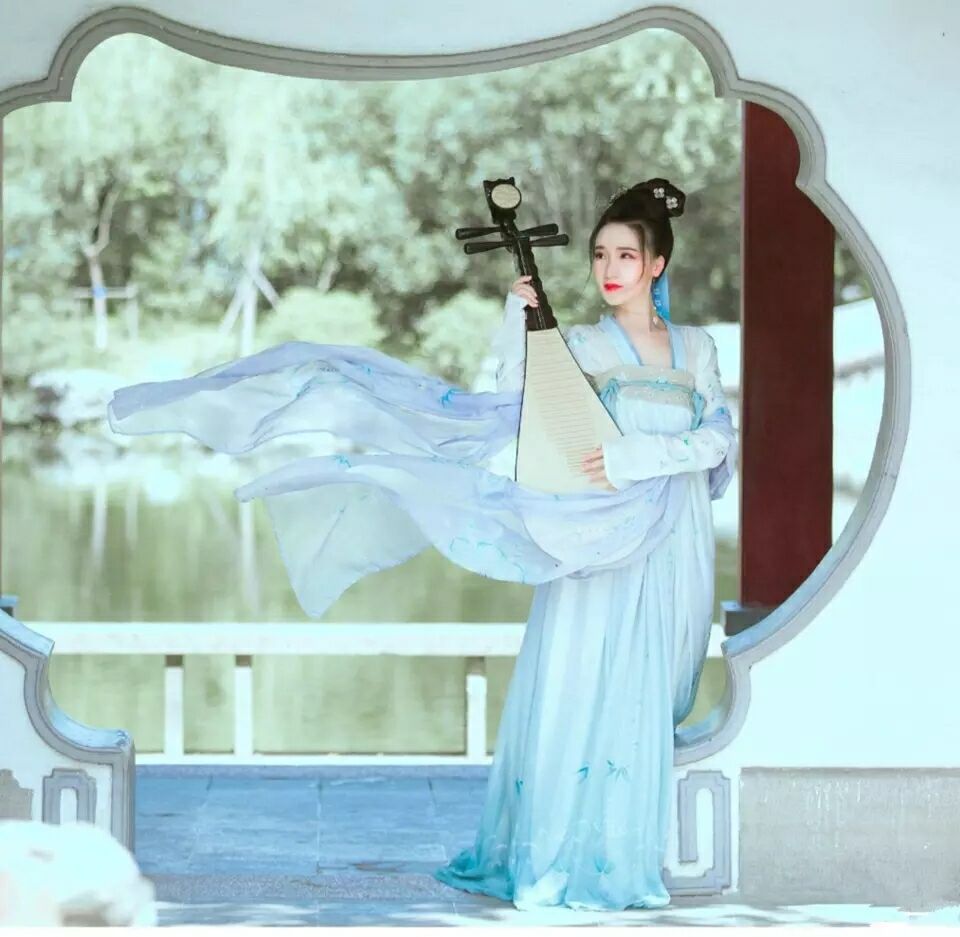 四款清淡平易交領(lǐng)漢服，瀟灑飄逸漢服圖片