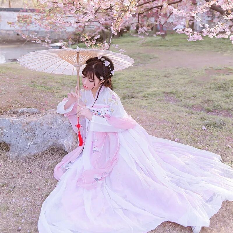 四款清淡平易交領(lǐng)漢服，瀟灑飄逸漢服圖片