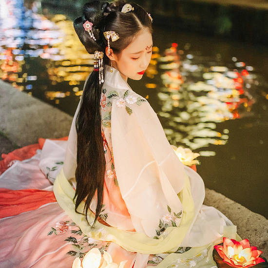 紅妝帶傘女生頭像，唯美古風(fēng)真人頭像