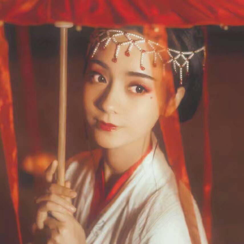 紅妝帶傘女生頭像，唯美古風(fēng)真人頭像