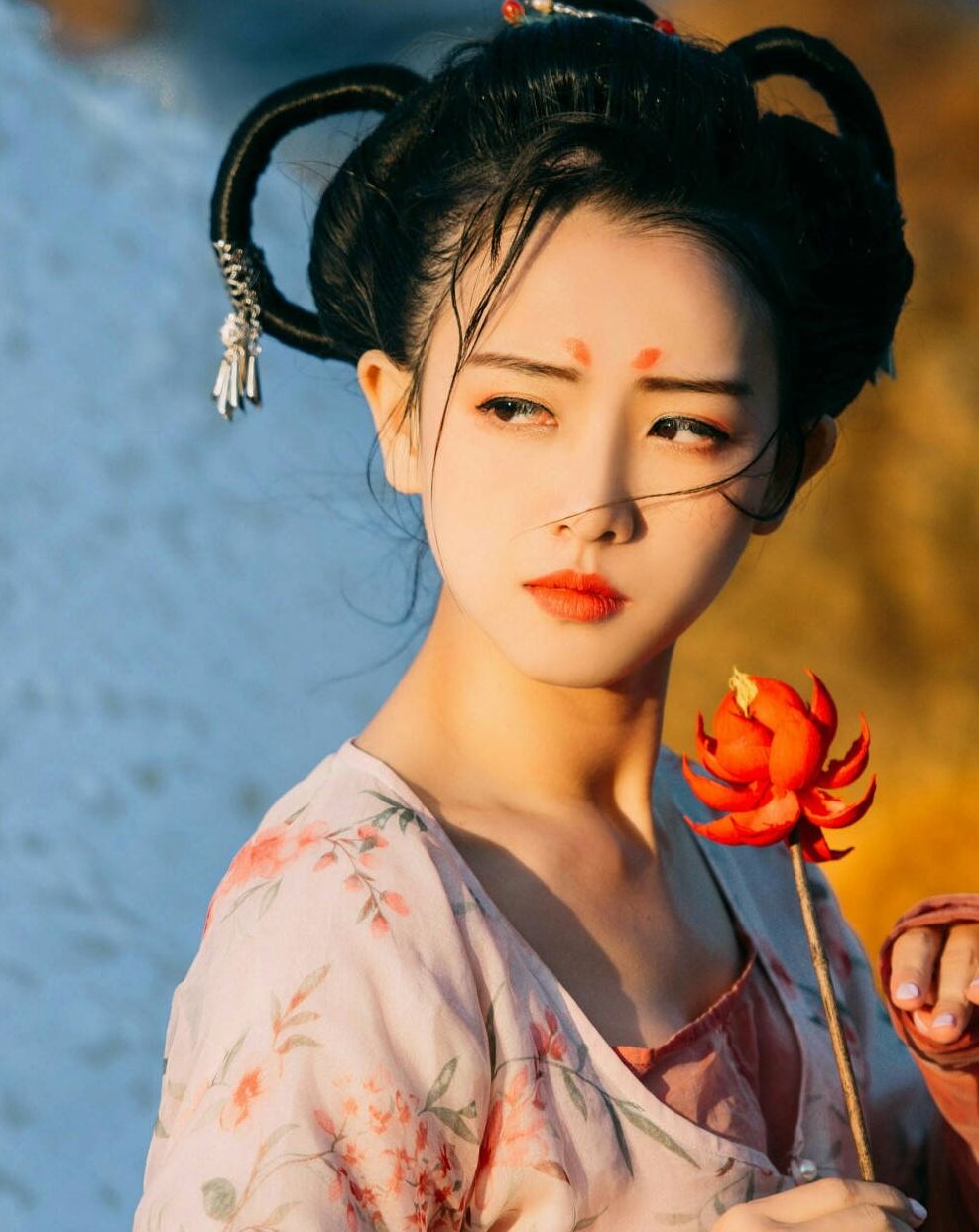 紅妝帶傘女生頭像，唯美古風(fēng)真人頭像