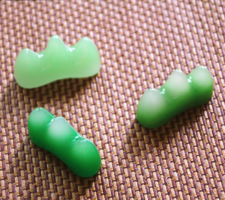 玉質(zhì)筆架，精美的山形筆擱