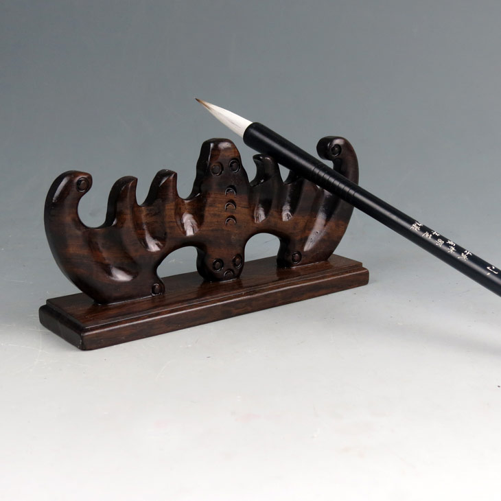 雞翅木精工細(xì)作，大蝙蝠筆架