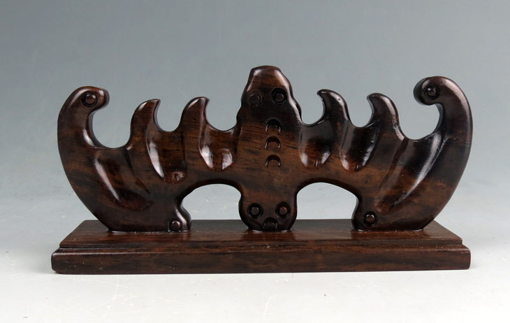 雞翅木精工細(xì)作，大蝙蝠筆架