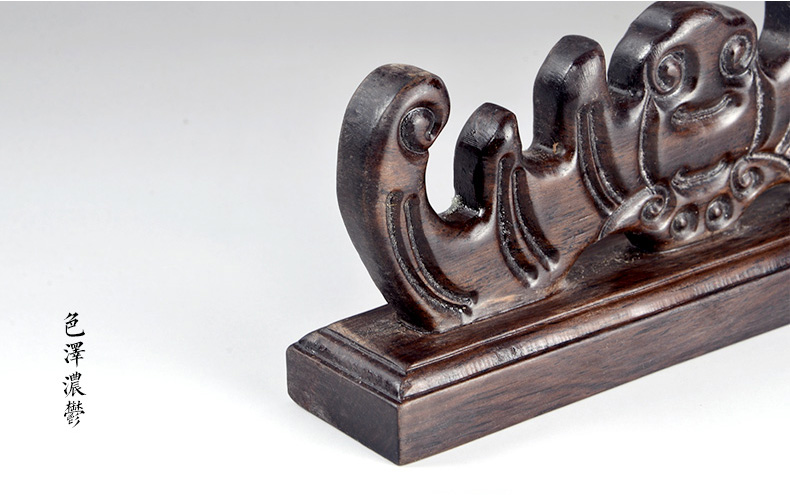 雞翅木精工細(xì)作，大蝙蝠筆架