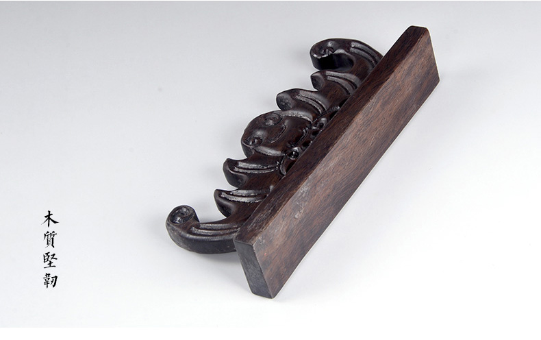 雞翅木精工細(xì)作，大蝙蝠筆架