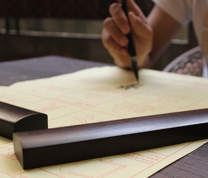 一尺鎮(zhèn)紙，翰墨飄香