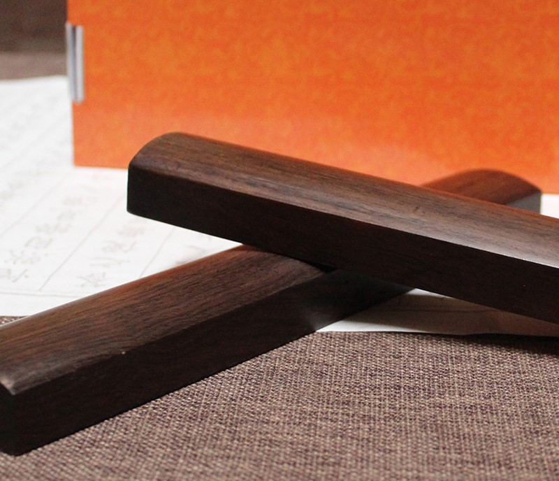 一尺鎮(zhèn)紙，翰墨飄香