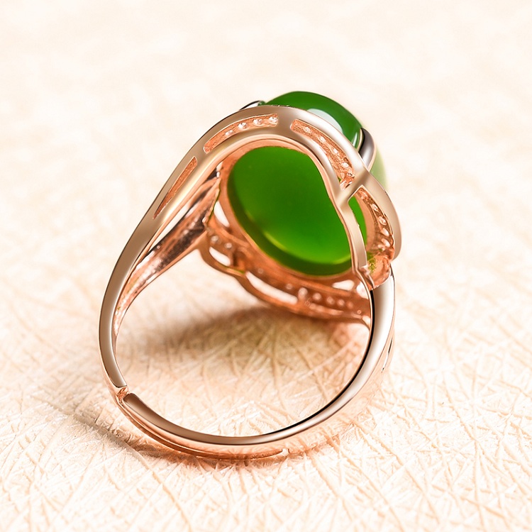 金配鑲嵌新疆和田玉戒指