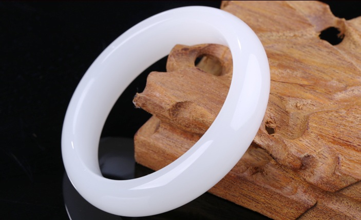 猶勝羊脂，新疆和田玉手鐲