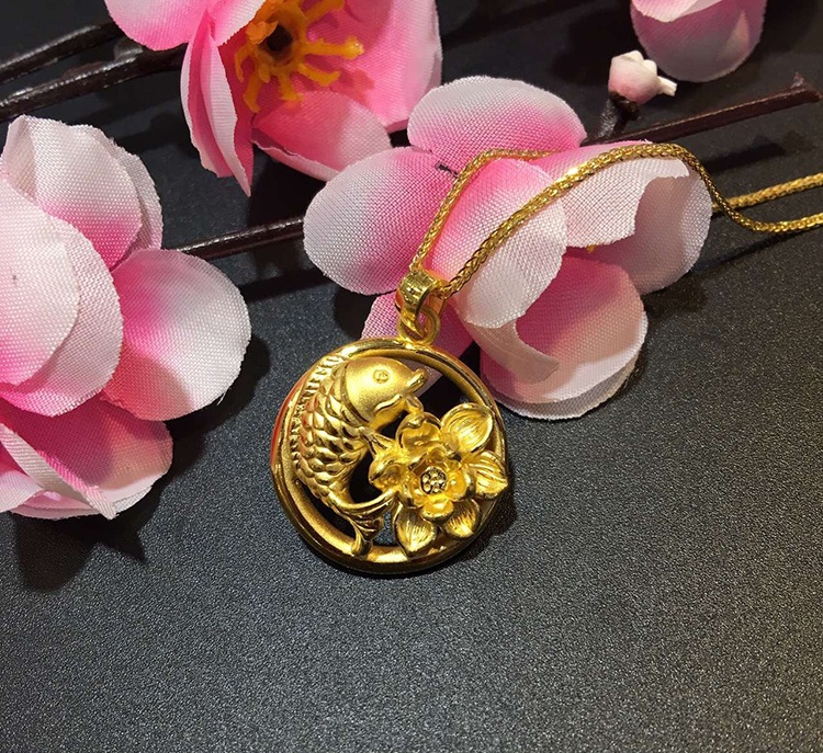 年年有余，鯉魚抱蓮花吊墜