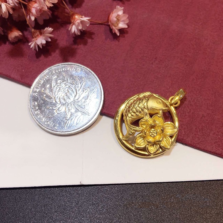 年年有余，鯉魚抱蓮花吊墜