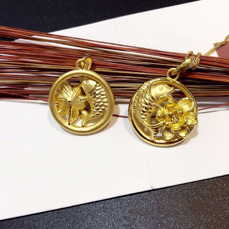 年年有余，鯉魚抱蓮花吊墜