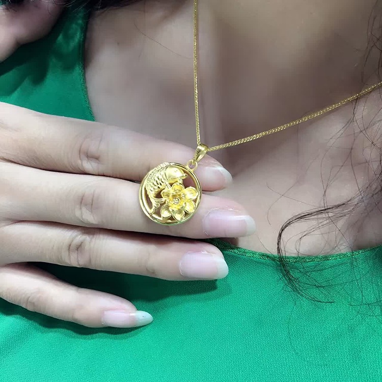 年年有余，鯉魚抱蓮花吊墜