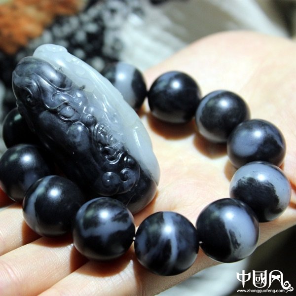 和田玉手串，顆顆黑白分明一線天
