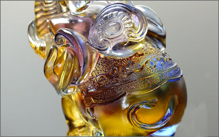 琉璃吉祥如意工藝品，琉璃的意思