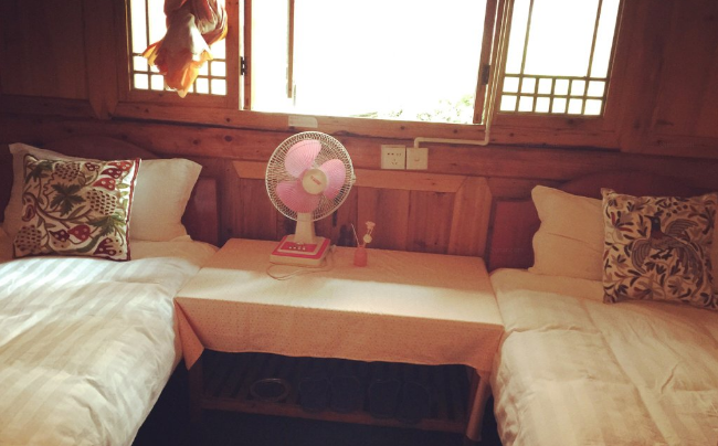 西江槿亦的花間墨谷青年旅舍