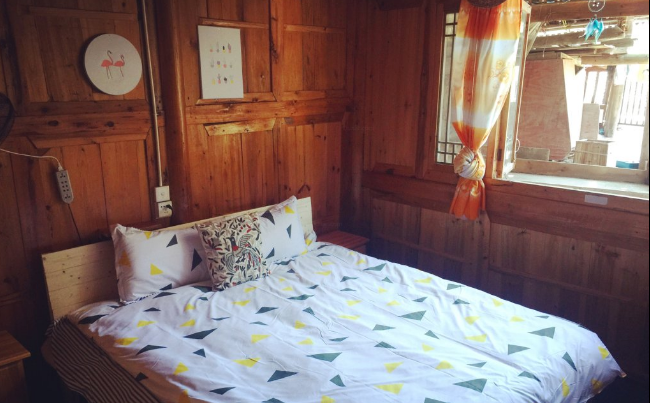 西江槿亦的花間墨谷青年旅舍