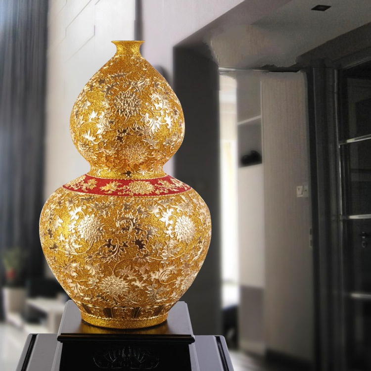 青花葫蘆漆線(xiàn)雕金瓶