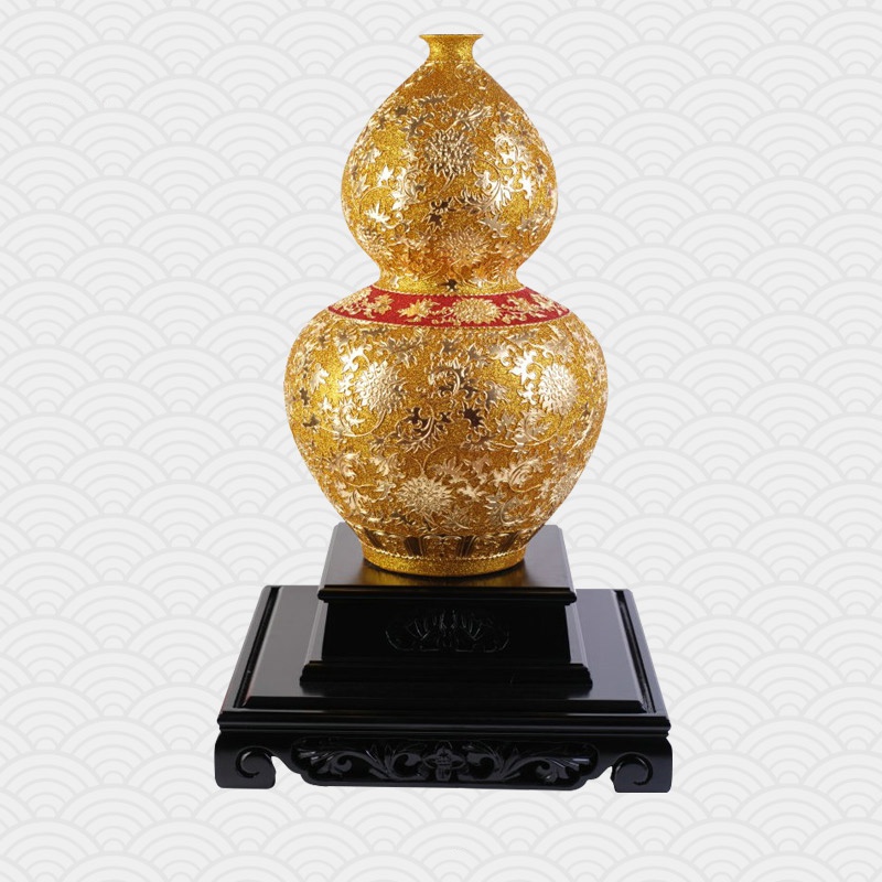 青花葫蘆漆線(xiàn)雕金瓶