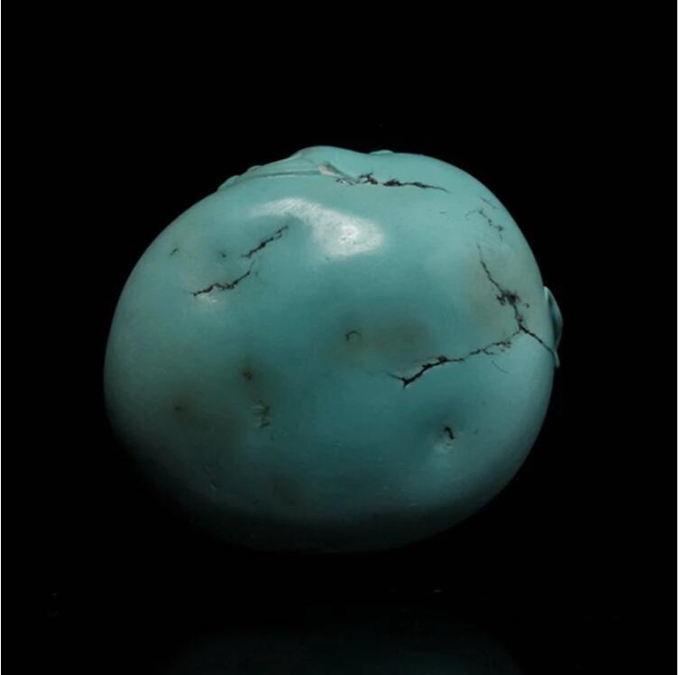 原礦綠松石雕件掛墜：雙獸爭(zhēng)輝