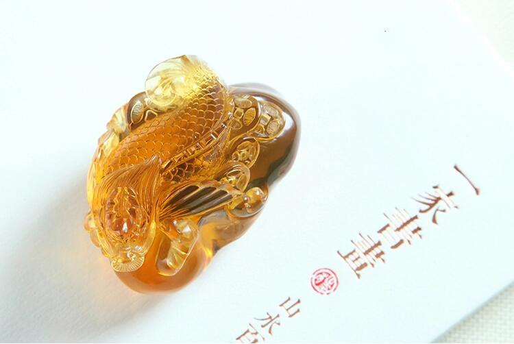 緬甸琥珀獨(dú)占鰲頭吊墜，緬甸琥珀的鑒別方法