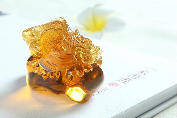緬甸琥珀獨(dú)占鰲頭吊墜，緬甸琥珀的鑒別方法