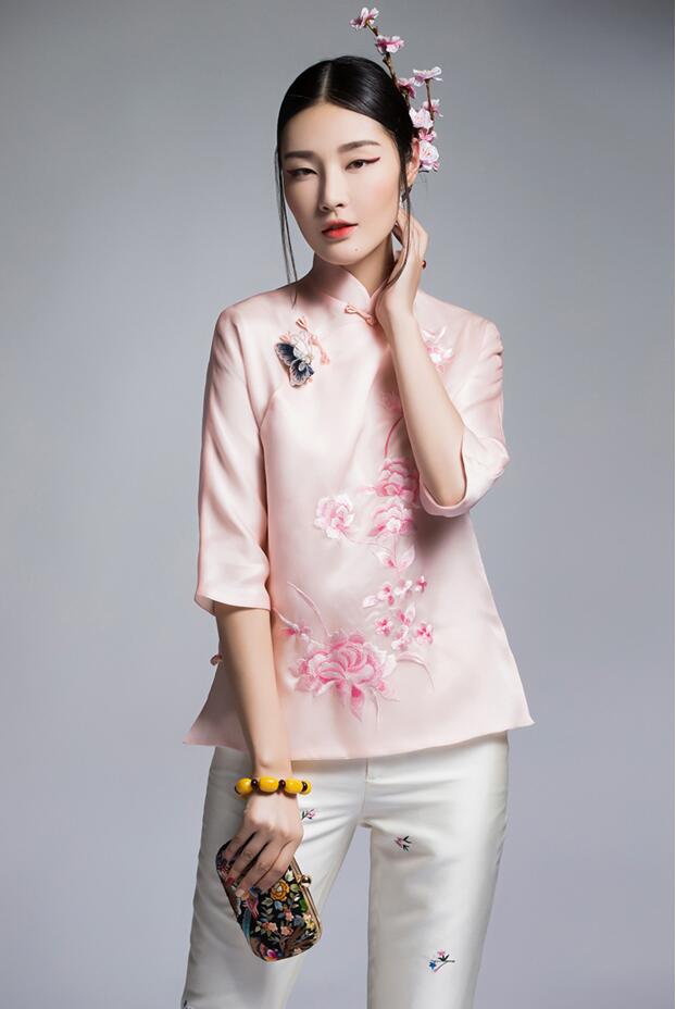 福連文苑復(fù)古七分袖真絲刺繡改良唐裝女