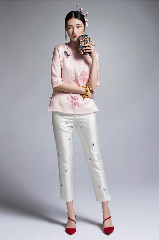 福連文苑復(fù)古七分袖真絲刺繡改良唐裝女