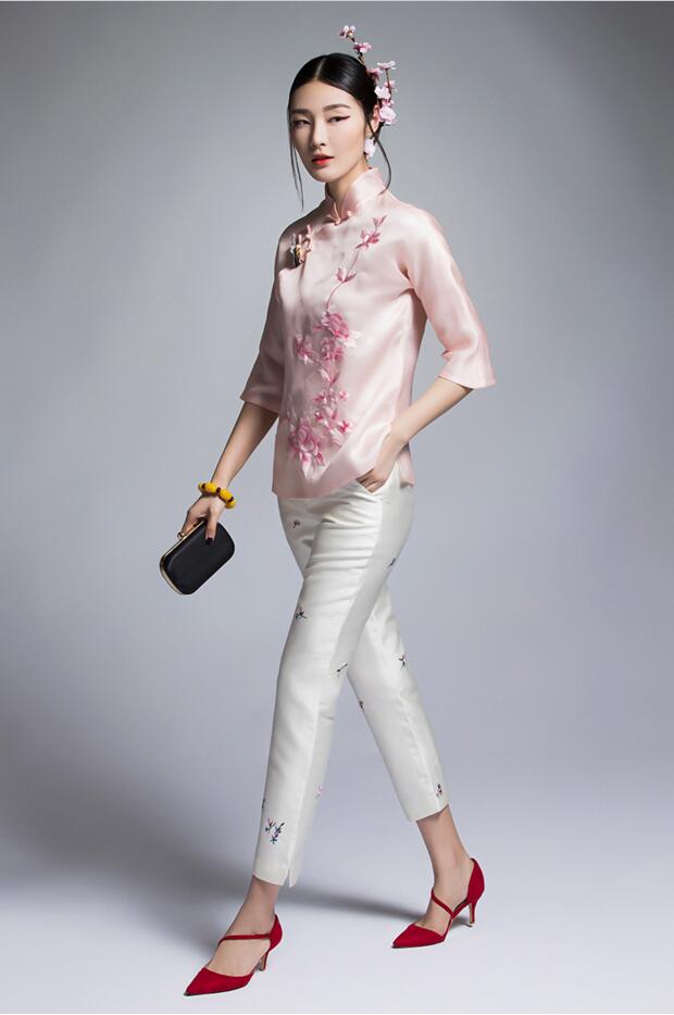 福連文苑復(fù)古七分袖真絲刺繡改良唐裝女