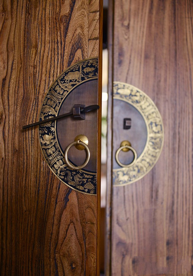 中式風(fēng)格實(shí)木大門，老北京的懷舊感