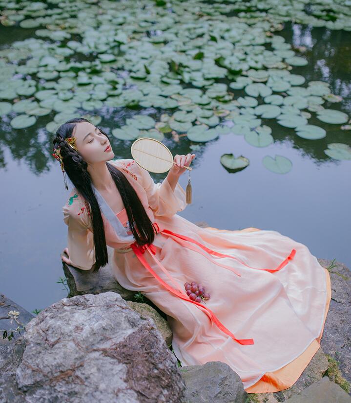 漢服美女 宋制刺繡四破裙對襟齊腰襦裙